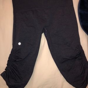 LuluLemon cropped leggings (dark grey)